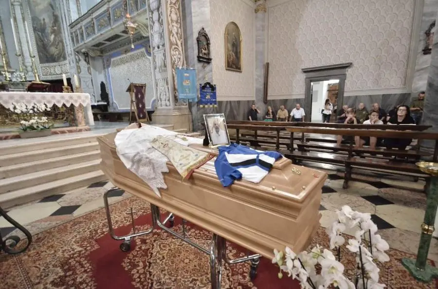 Il funerale di don Ettore Piceni