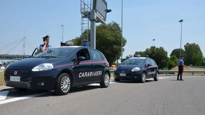 I carabinieri impegnati nei controlli del territorio - Foto Archivio © www.giornaledibrescia.it