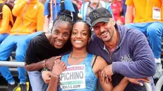 Larissa Iapichino con i genitori - Foto Ansa © www.giornaledibrescia.it