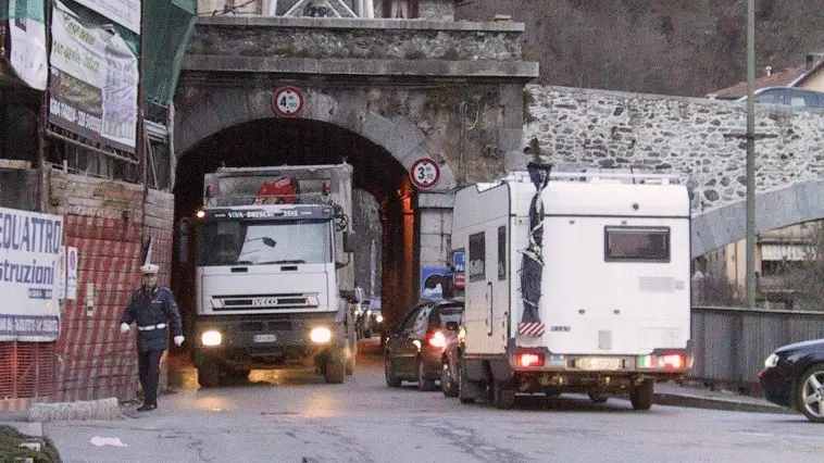 Il passaggio a Edolo al ponte austroungarico - © www.giornaledibrescia.it