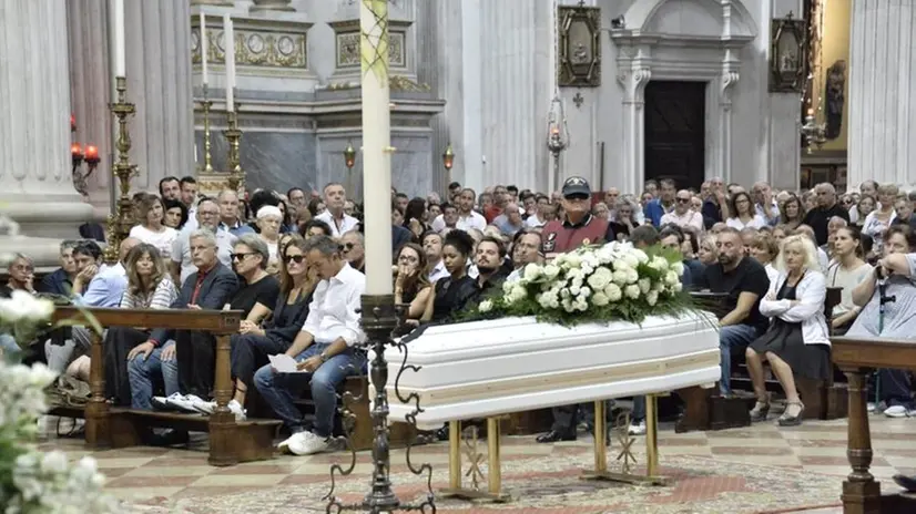 I funerali di Nadia Toffa all'interno cattedrale