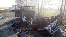 Tragedia sfiorata. Nelle due roulotte distrutte dall’incendio vivevano un 40enne e i genitori - © www.giornaledibrescia.it