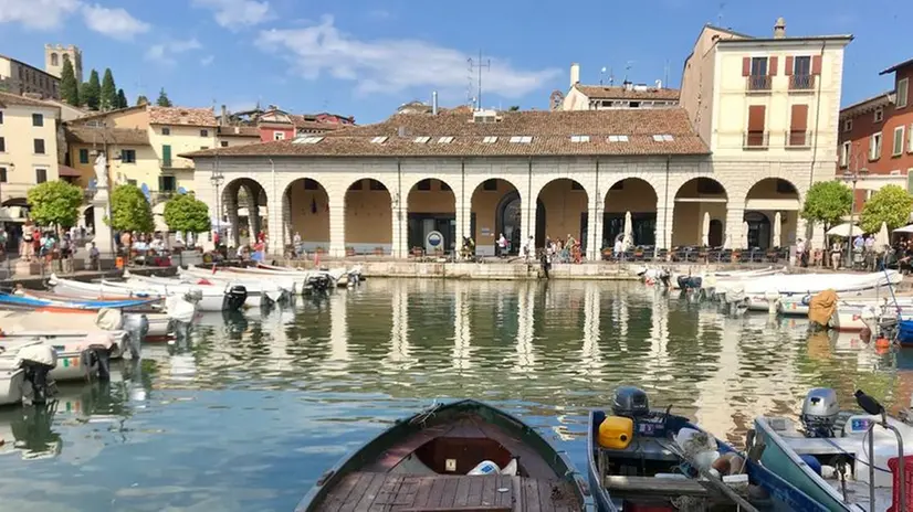 A tutta natura. Desenzano primo Comune sul Garda a bandire la plastica