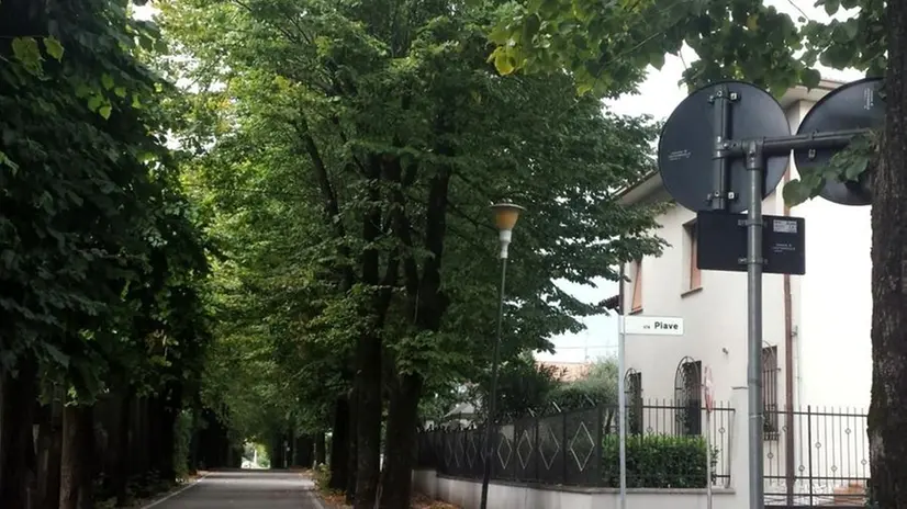 Viale della Rimembranza, dove è stato sradicato cartello