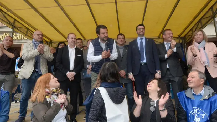Salvini e Facchini durante un comizio elettorale a Lumezzane - Foto Marco Ortogni/Neg © www.giornaledibrescia.it