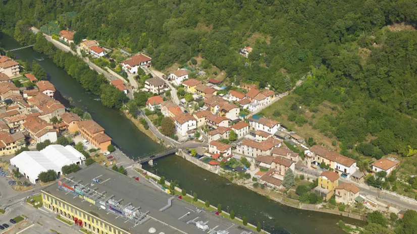 L'antico nucleo storico di  Valverde, unito al resto del paese da un ponte in ferro