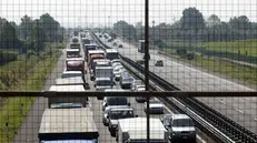 Caos in Autostrada A4 per ribaltamento mezzo pesante - © www.giornaledibrescia.it