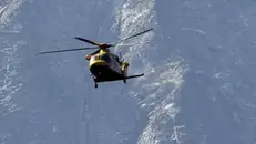 Un elicottero del Soccorso Alpino - Foto © www.giornaledibrescia.it
