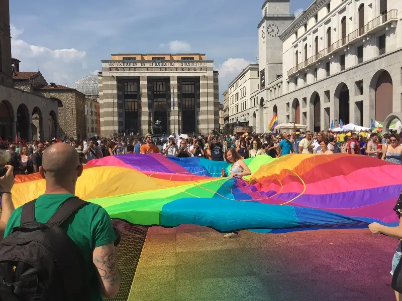 Uno scatto del Brescia Pride del 2017 - Foto Marco Ortogni/Neg © www.giornaledibrescia.it
