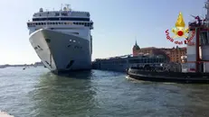 L'incidente tra una nave da crociera e un battello, a Venezia