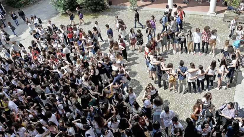 Ultimo giorno di scuola anche al liceo Arnaldo
