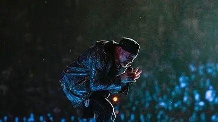 Davanti al pubblico, Vasco Rossi sul palco a San Siro