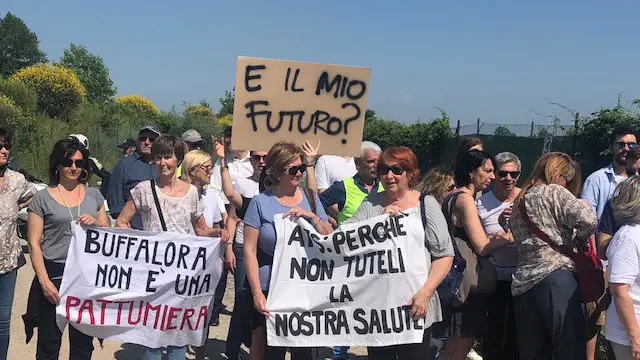 La manifestazione contro la discarica Castella 2