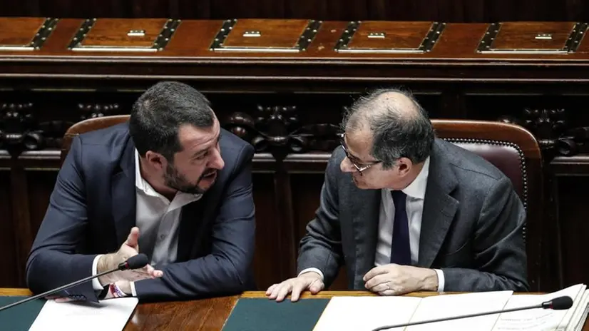 Il vicepremier Salvini e il ministro dell'Economia Tria - Foto Ansa/Giuseppe Lami © www.giornaledibrescia.it