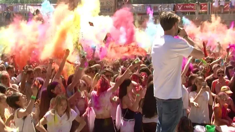 Holi Fun, in 4.000 per i colori al Parco Castelli