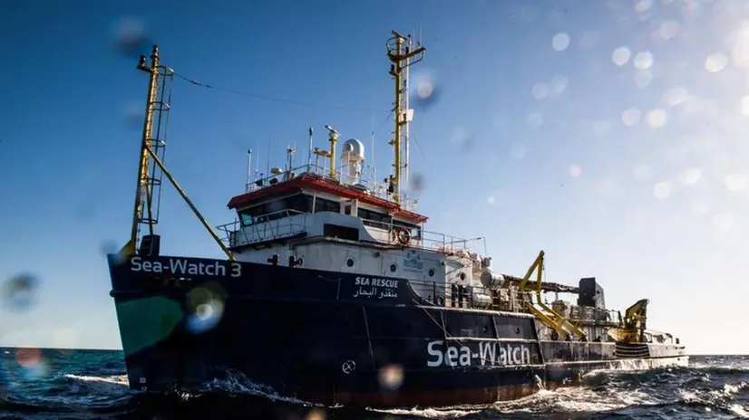 L'ingresso della  Sea Watch nelle acque italiane