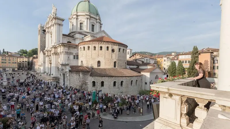 Festa dell'Opera 2019: la folla dalla terrazza di palazzo Negroboni