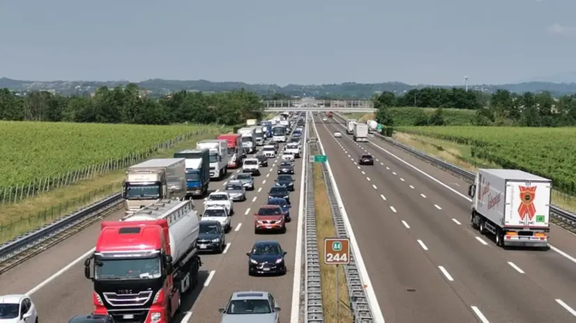 Lunghe code sull'A4 dopo i due incidenti di questa mattina