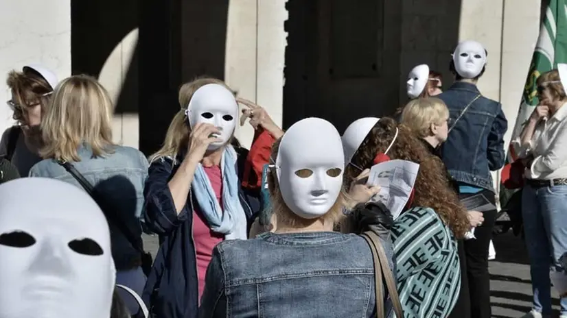 La protesta delle ausiliarie in piazza Loggia