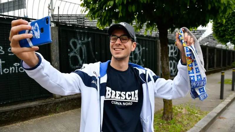Facce da Brescia, selfie ed esultanza al Rigamonti