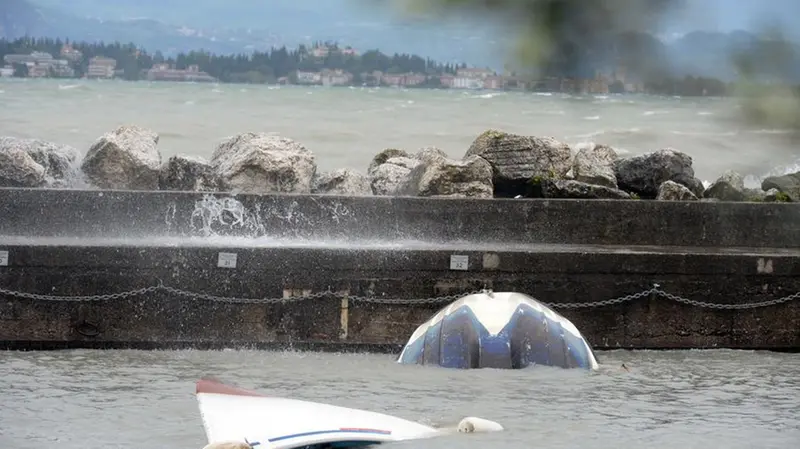Il porto di Rivoltella investito dal vento
