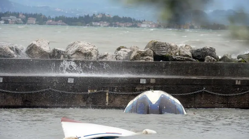 Il porto di Rivoltella investito dal vento