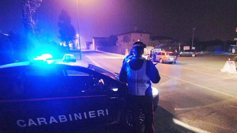 Carabinieri ad un posto di blocco (archivio) - © www.giornaledibrescia.it