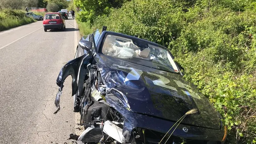 La Mercedes di supporto al Tribute distrutta questa mattina