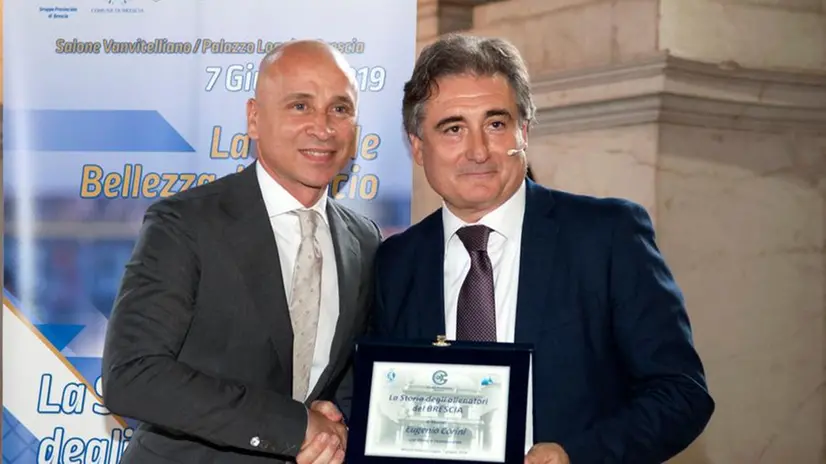 Eugenio Corini premiato ieri a Palazzo Loggia - Foto New Reporter Papetti © www.giornaledibrescia.it
