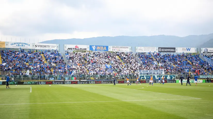 Tifosi bresciani allo stadio Rigamonti - Foto © www.giornaledibrescia.it