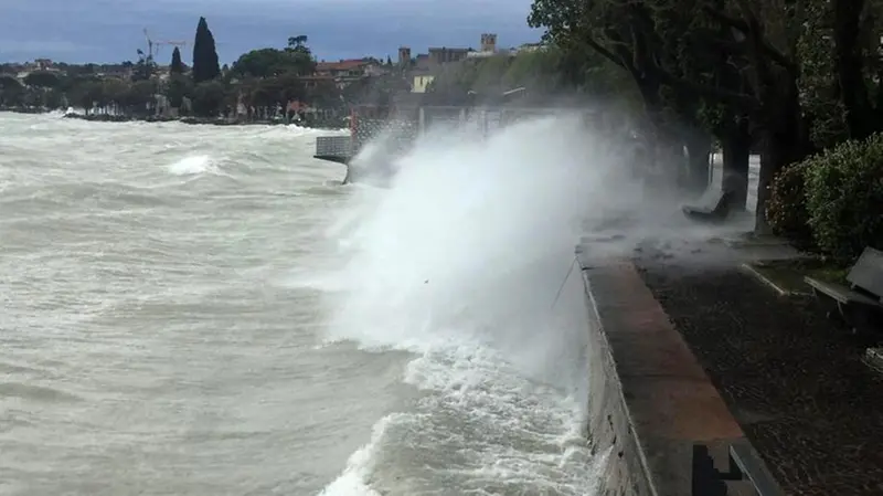 Il maltempo sul lago di Garda