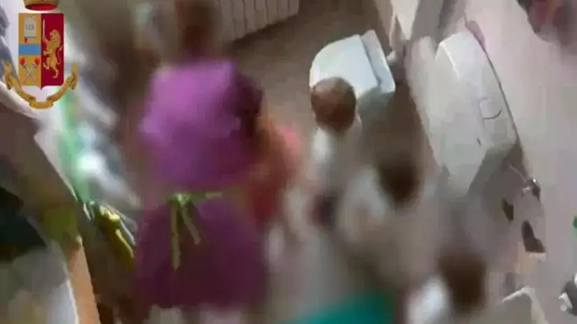 Alcuni frame dei video girati dalla Polizia di Stato