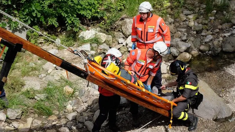 Emergency Day a Lumezzane: la delicata operazione di recupero di un uomo finito nel fiume - © www.giornaledibrescia.it