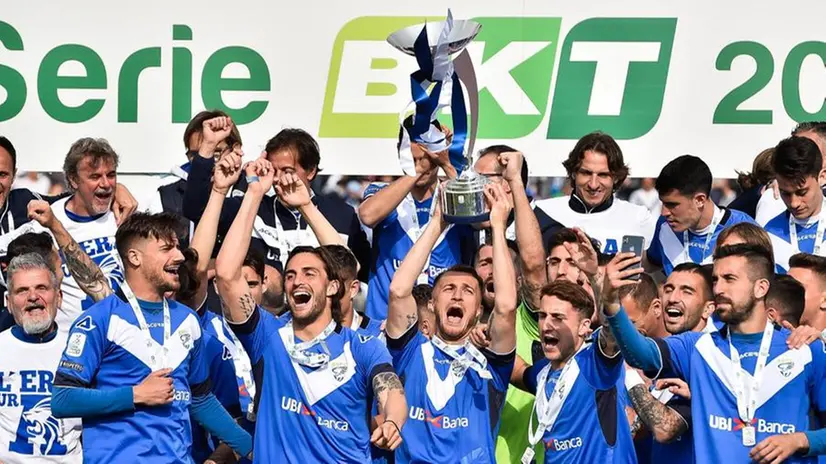 Brescia, premiazioni e festa al Rigamonti: giù il sipario, su la coppa