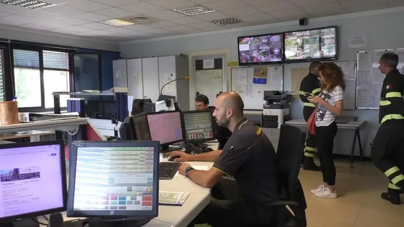 La centrale operativa del Comando dei Vigili del fuoco - Foto © www.giornaledibrescia.it