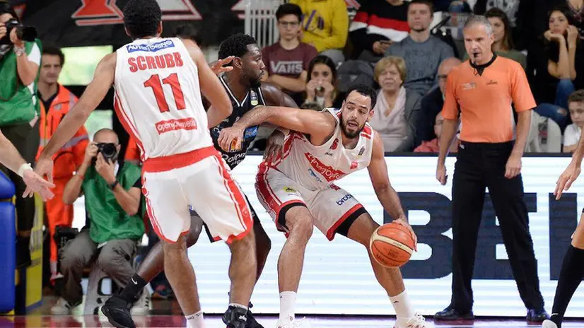 Tyler Cain con la maglia dell'OpenjobMetis Varese - Foto Ciamillo-Castoria © www.giornaledibrescia.it