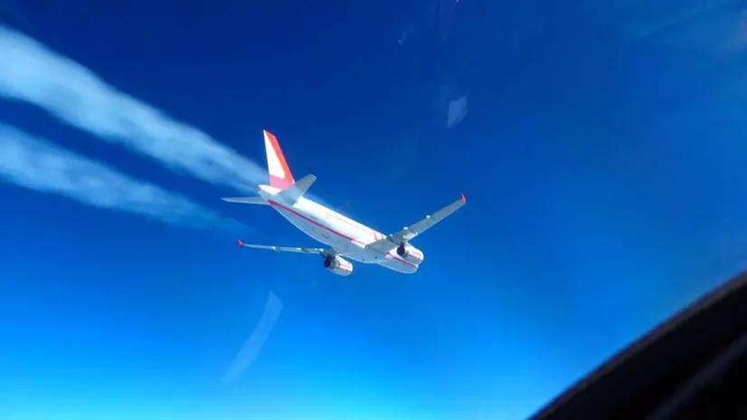 L'aereo civile della Lauda Air intercettato dall'Eurofighter del 36° Stormo