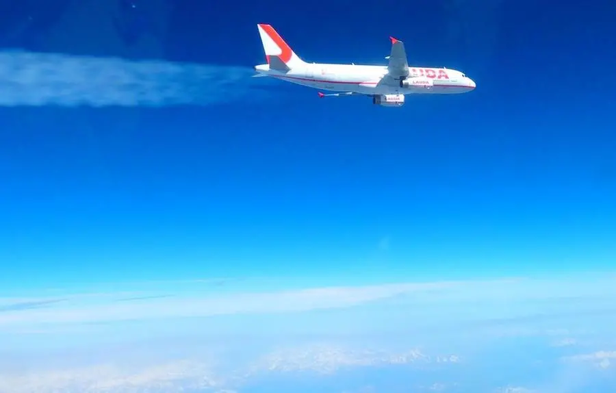 L'aereo civile della Lauda Air intercettato dall'Eurofighter del 36° Stormo