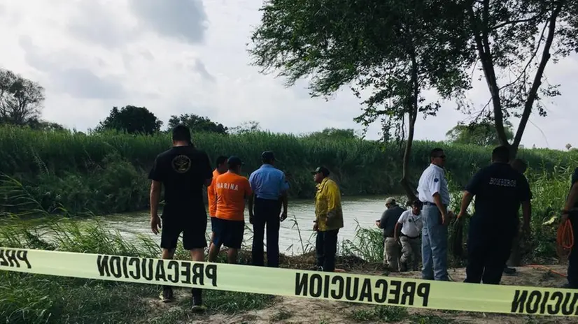 Il luogo in cui sono stati ritrovati i cadaveri di padre e figlia morti annegati - Foto Ansa/Ap Julia Le Duc - Copyright 2019 The Associated Press