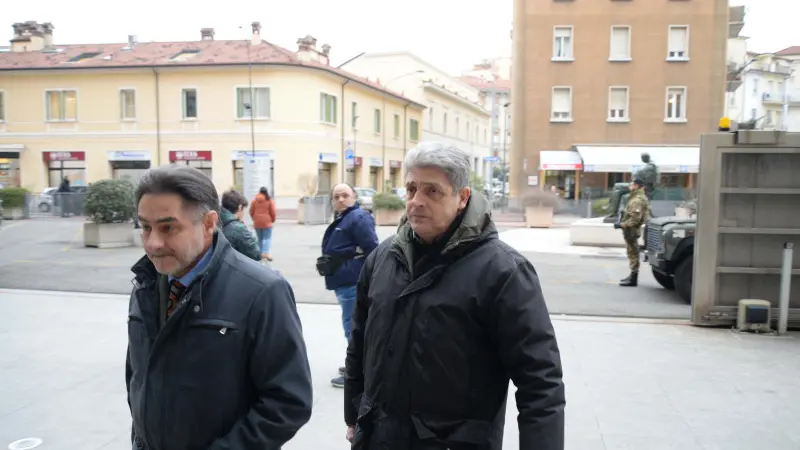 Claudio Tonoli (a destra) con il suo avvocato Ezio Bosio Foto Gabriele Strada /Neg © www.giornaledibrescia.it