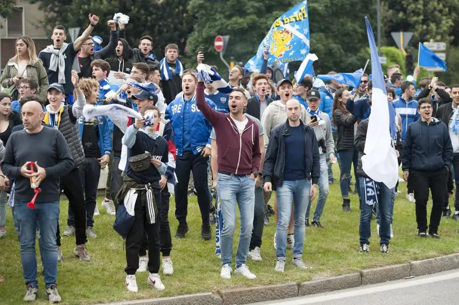 Facce da Brescia in piazzale Repubblica