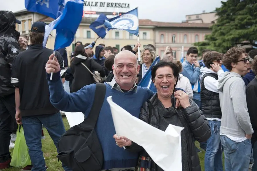 Facce da Brescia in piazzale Repubblica