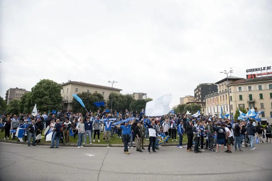 Facce da Brescia in piazzale Repubblica