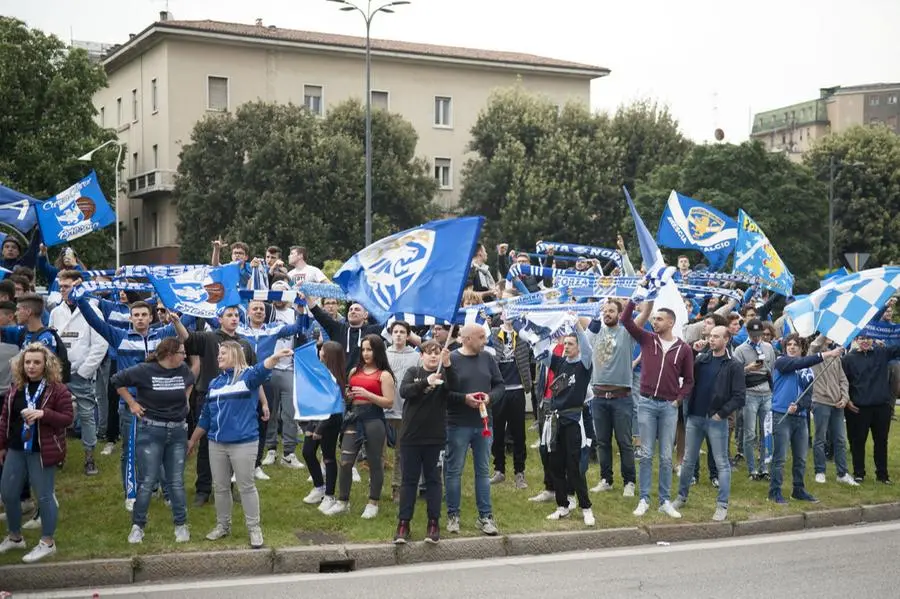 Facce da Brescia in piazzale Repubblica