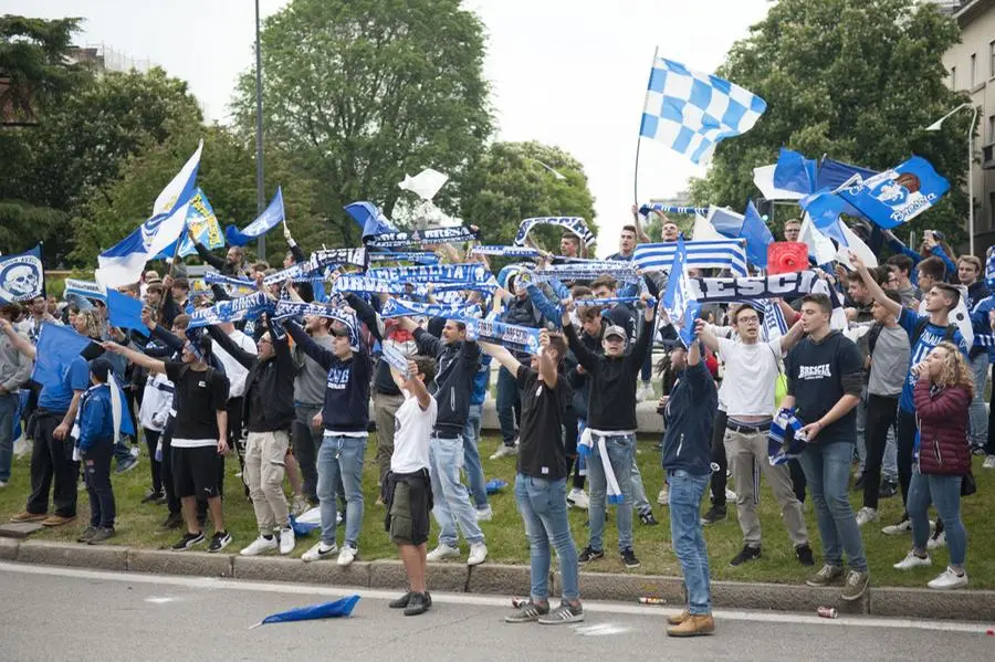 Facce da Brescia in piazzale Repubblica