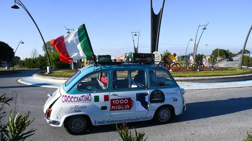Mille Miglia e Giro d'Italia uniti in questa rotatoria