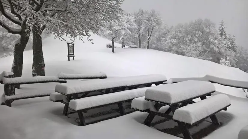Neve al rifugio Medelet