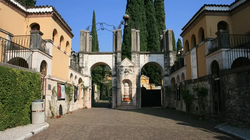 L'ingresso del Vittoriale - Foto © www.giornaledibrescia.it