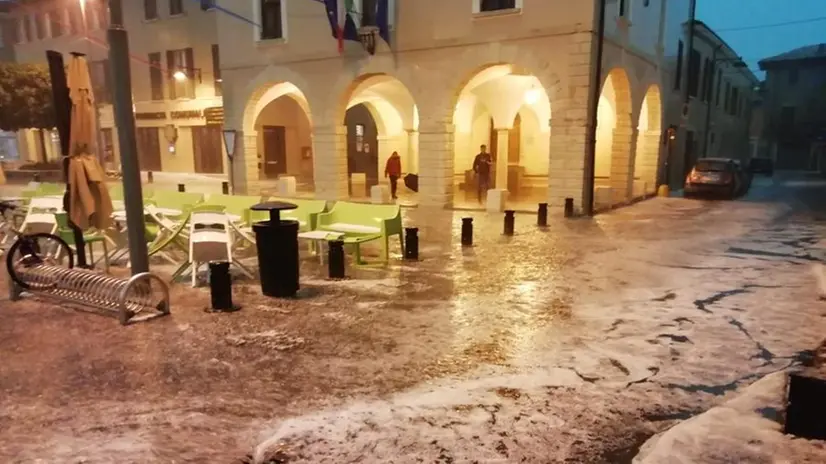 Travagliato, grandine come neve negli scatti di un lettore