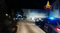 Camion si incastra sulla strada che sale a Polaveno